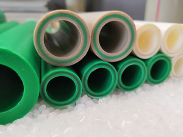 خط إنتاج الأنابيب Glassfiber PPR ثلاث طبقات PPR آلة الأنابيب